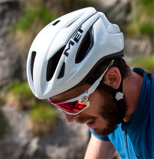 En TodoMountainBike: Así es el nuevo (y ventilado) casco MET Strale