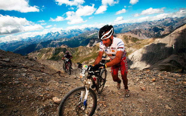 En TodoMountainBike: Cinco pruebas MTB por etapas que hacen del resto un paseo en bicicleta