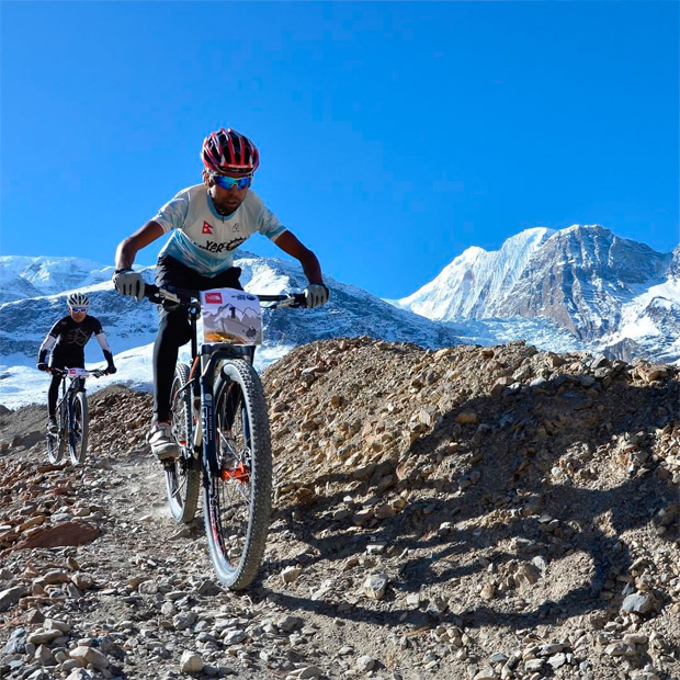 En TodoMountainBike: Cinco pruebas MTB por etapas que hacen del resto un paseo en bicicleta