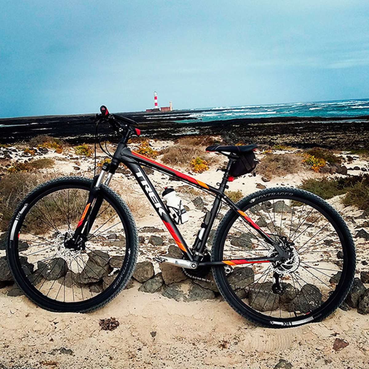 La foto del día en TodoMountainBike: 'En el pueblo de Cotillo'