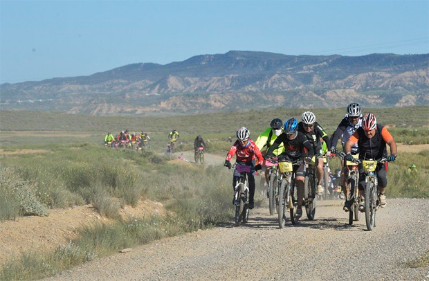 Orbea Monegros 2016: Ocho mil ciclistas inundan Sariñena