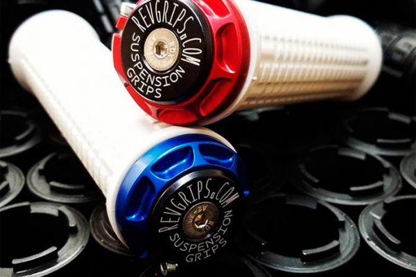 Revolution Grips, un nuevo concepto de puños de manillar con suspensión