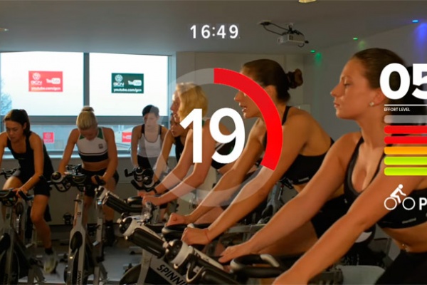 Rutina HIIT de 20 minutos para quemar grasa y ganar resistencia sobre una bicicleta estática