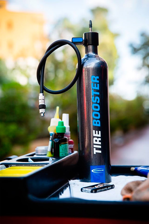 Schwalbe Tire Booster, un cartucho de aire comprimido para talonar 'Tubeless' sin compresor