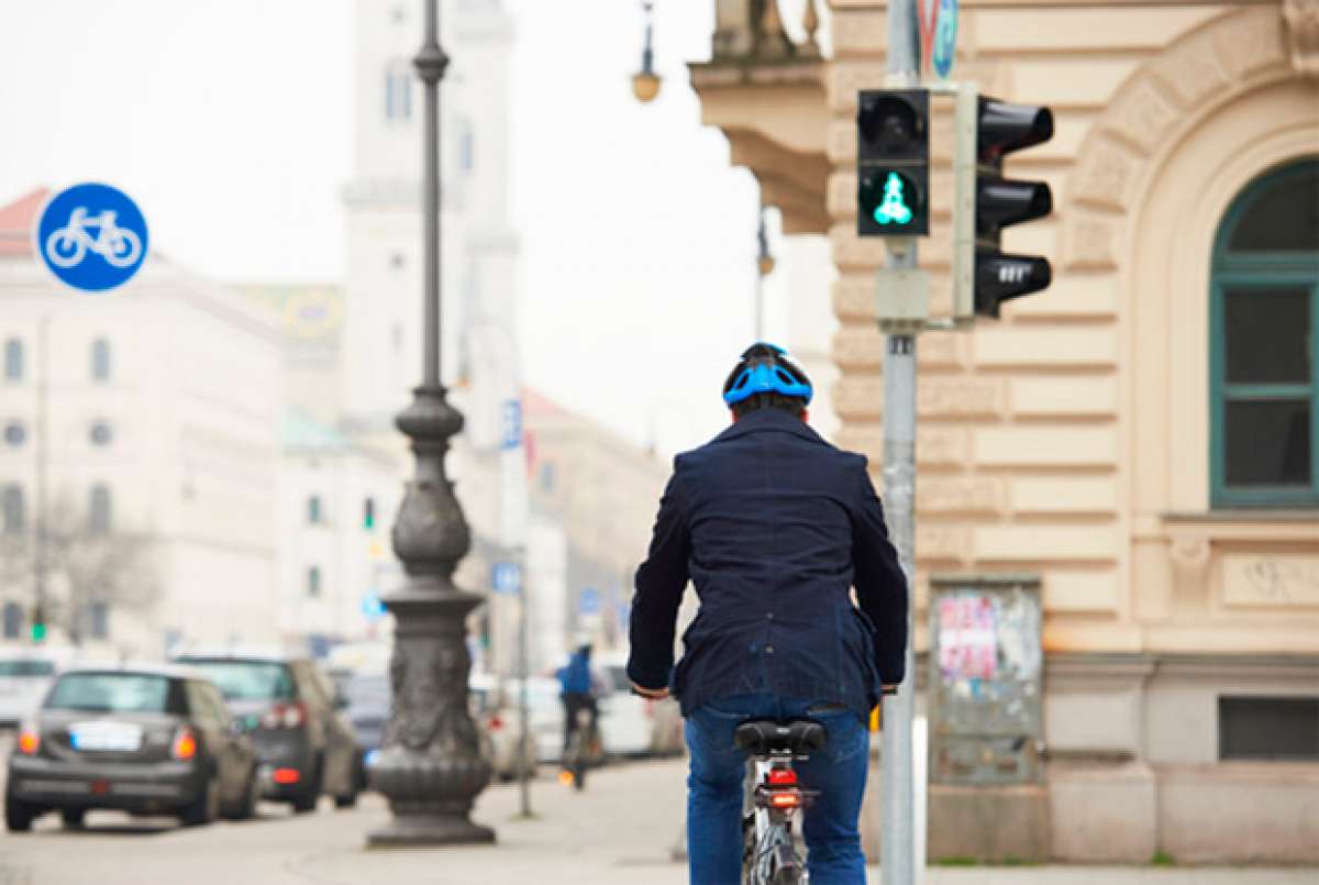 En TodoMountainBike: ¿Una aplicación móvil para ciclistas que pone los semáforos en verde? Sí, y está probándose en Alemania