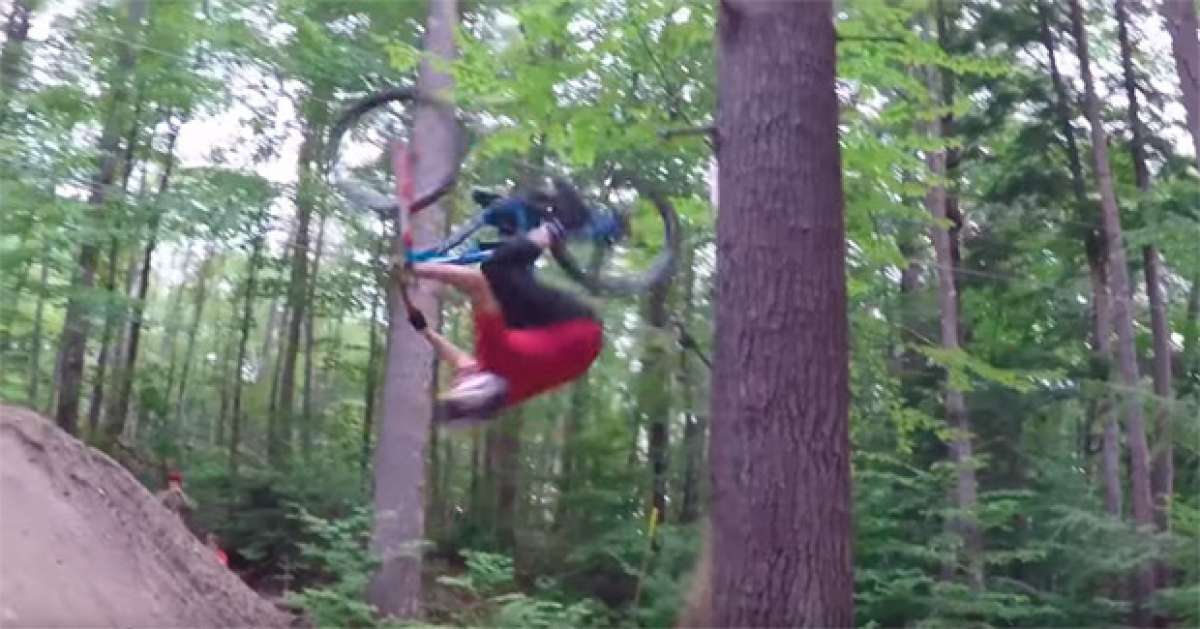 ¿Un salto mortal hacia atrás en bicicleta? No, mejor un salto mortal hacia atrás en bicicleta... y contra un árbol