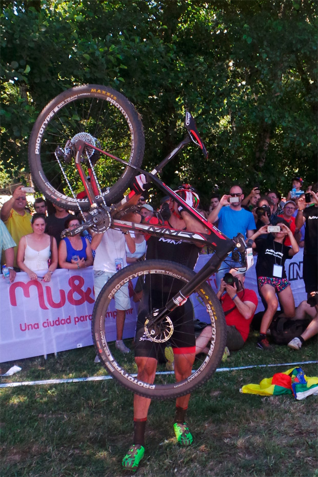 Triplete del MMR Factory Racing en el Campeonato de España XCO de Maceda