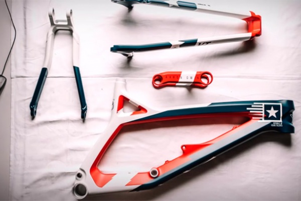 Así es la decoración de la YT Tues de Aaron Gwin para el Campeonato del Mundo de DH