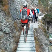 12 minutos de caídas practicando Mountain Bike para empezar el año bien prevenidos