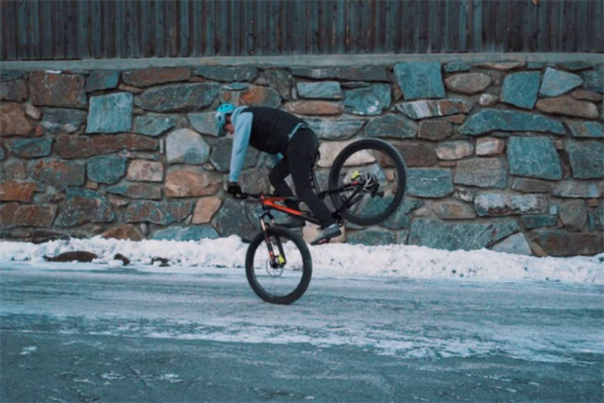 En TodoMountainBike: 20 impresionantes trucos sobre una bicicleta de montaña con Fabio Wibmer