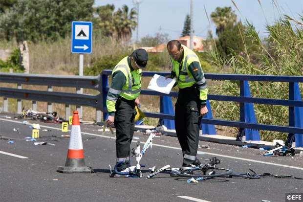 En TodoMountainBike: Lección básica de seguridad vial: drogas + alcohol + coche = ciclistas muertos