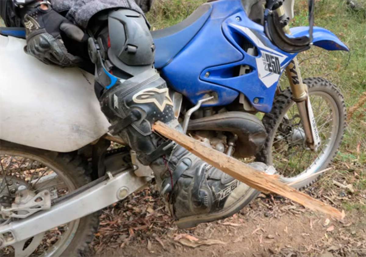 En TodoMountainBike: Accidente de motocross, o por qué sobre las dos ruedas hay que tener cuidado con troncos, ramas y raíces