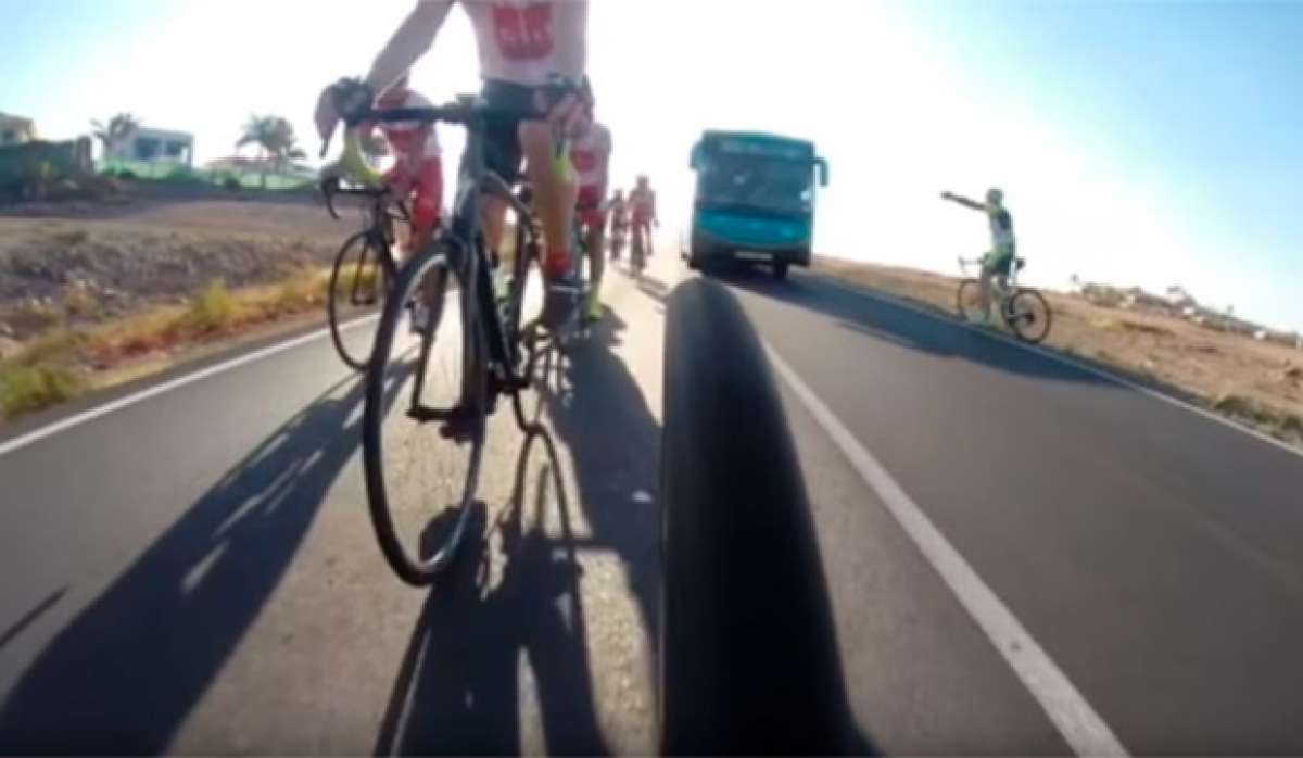 Lección sobre cómo NO se debe adelantar a los ciclistas, a cargo de un conductor "profesional" de autobuses