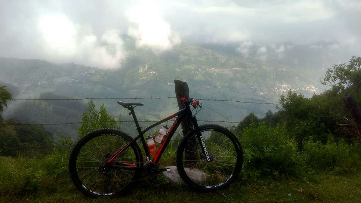 La foto del día en TodoMountainBike: "Observando mi Agua Zarca"