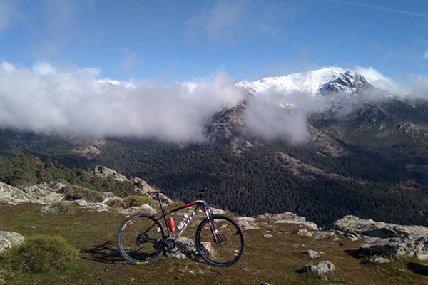 La foto del día en TodoMountainBike: "En bici por la sierra"