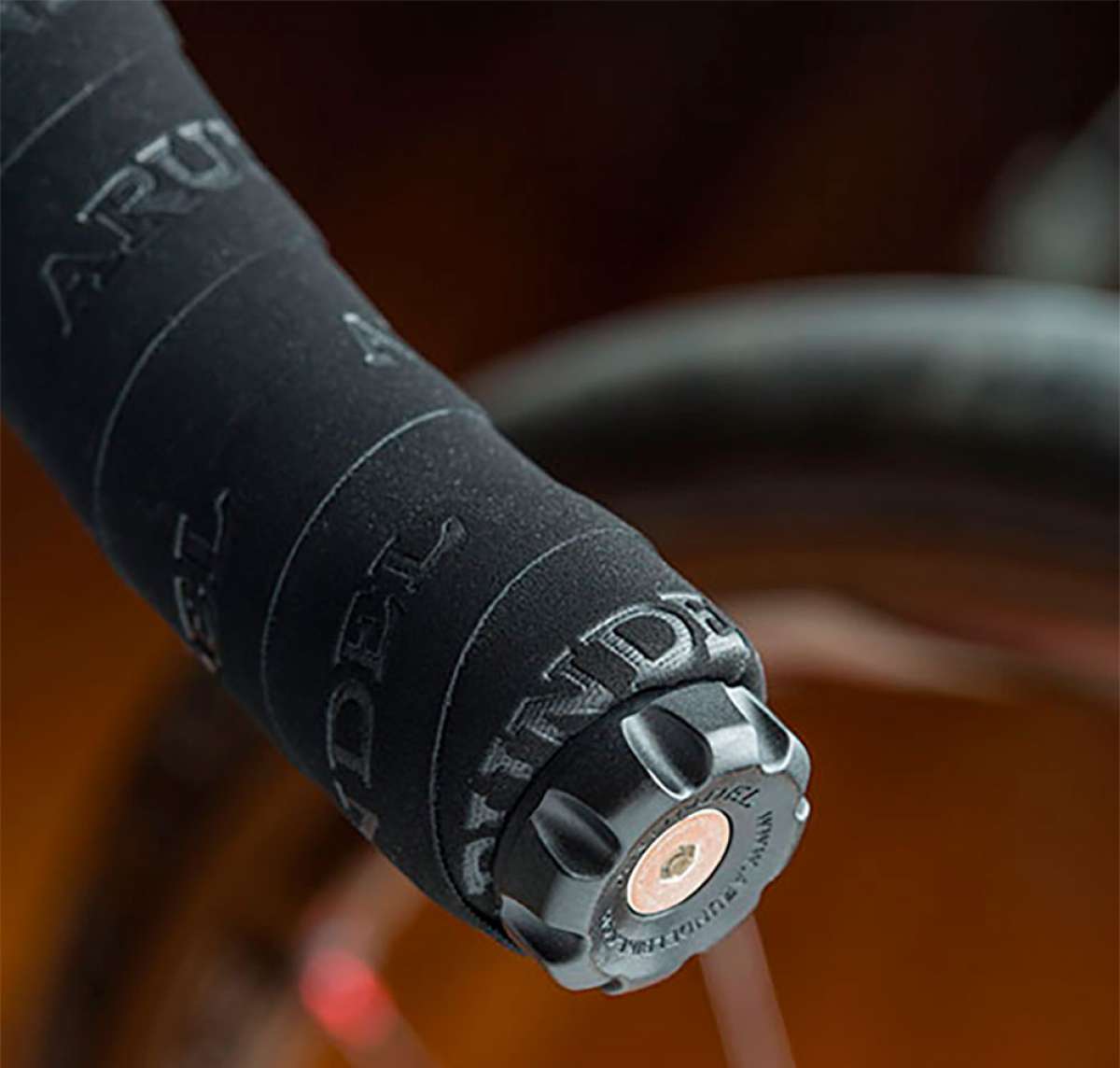 En TodoMountainBike: Arundel Shameless Plugs, una multiherramienta para integrar en manillares de carretera