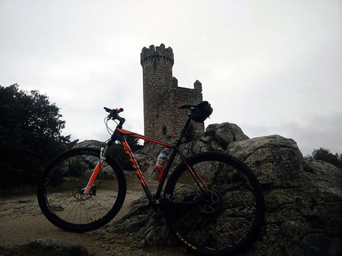 En TodoMountainBike: La foto del día en TodoMountainBike: 'Torre Lodones en Torrelodones'