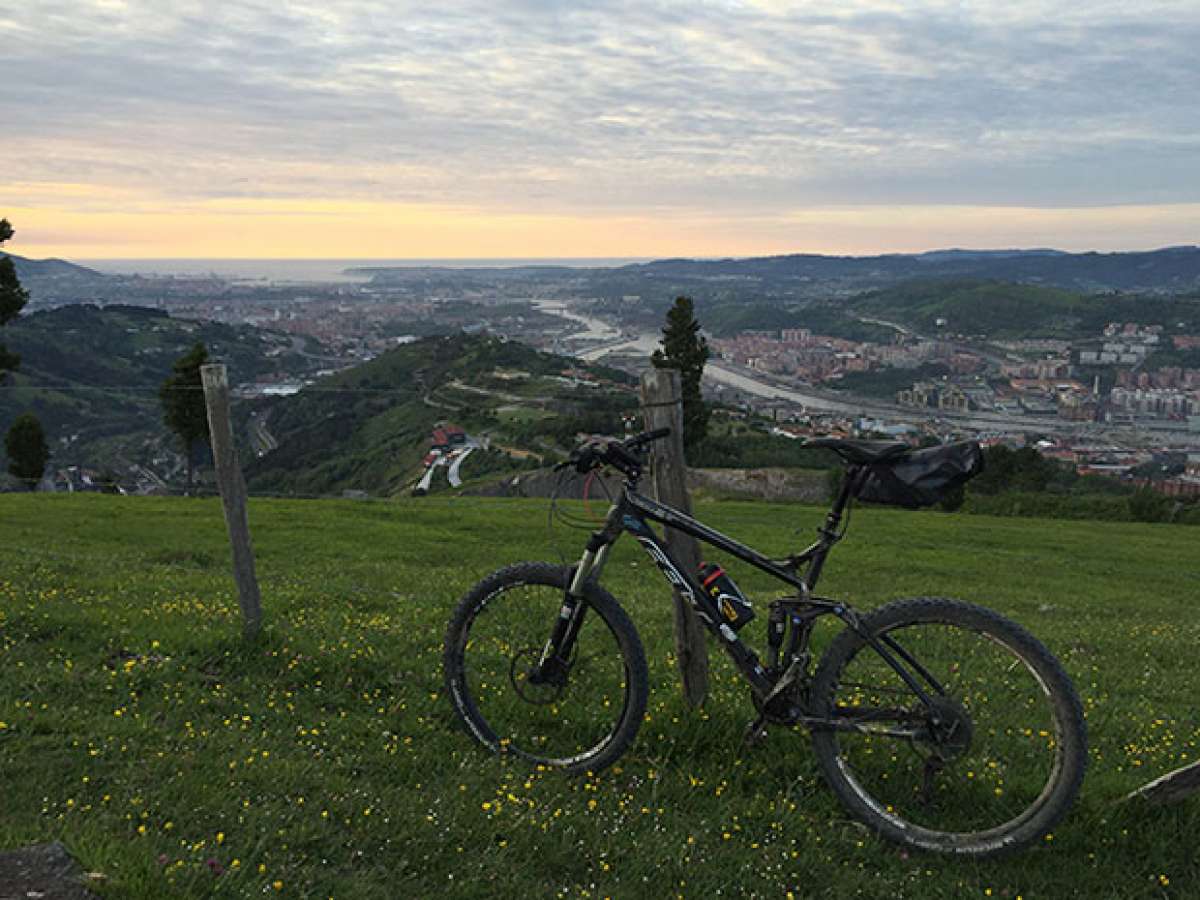 En TodoMountainBike: La foto del día en TodoMountainBike: 'Atardecer desde Arraiz (Bilbao)'