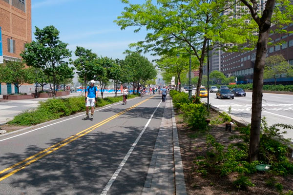 Nueva York blinda (demasiado tarde) sus carriles bici con bloques de hormigón para evitar más atentados yihadistas