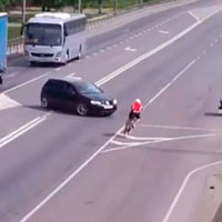 La vulnerabilidad (e invisibilidad) de los ciclistas en la carretera, resumida en un brutal atropello