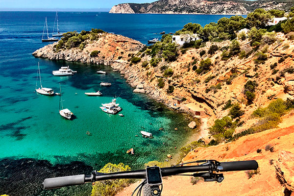 La foto del día en TodoMountainBike: "Costa sur de la isla de Ibiza"