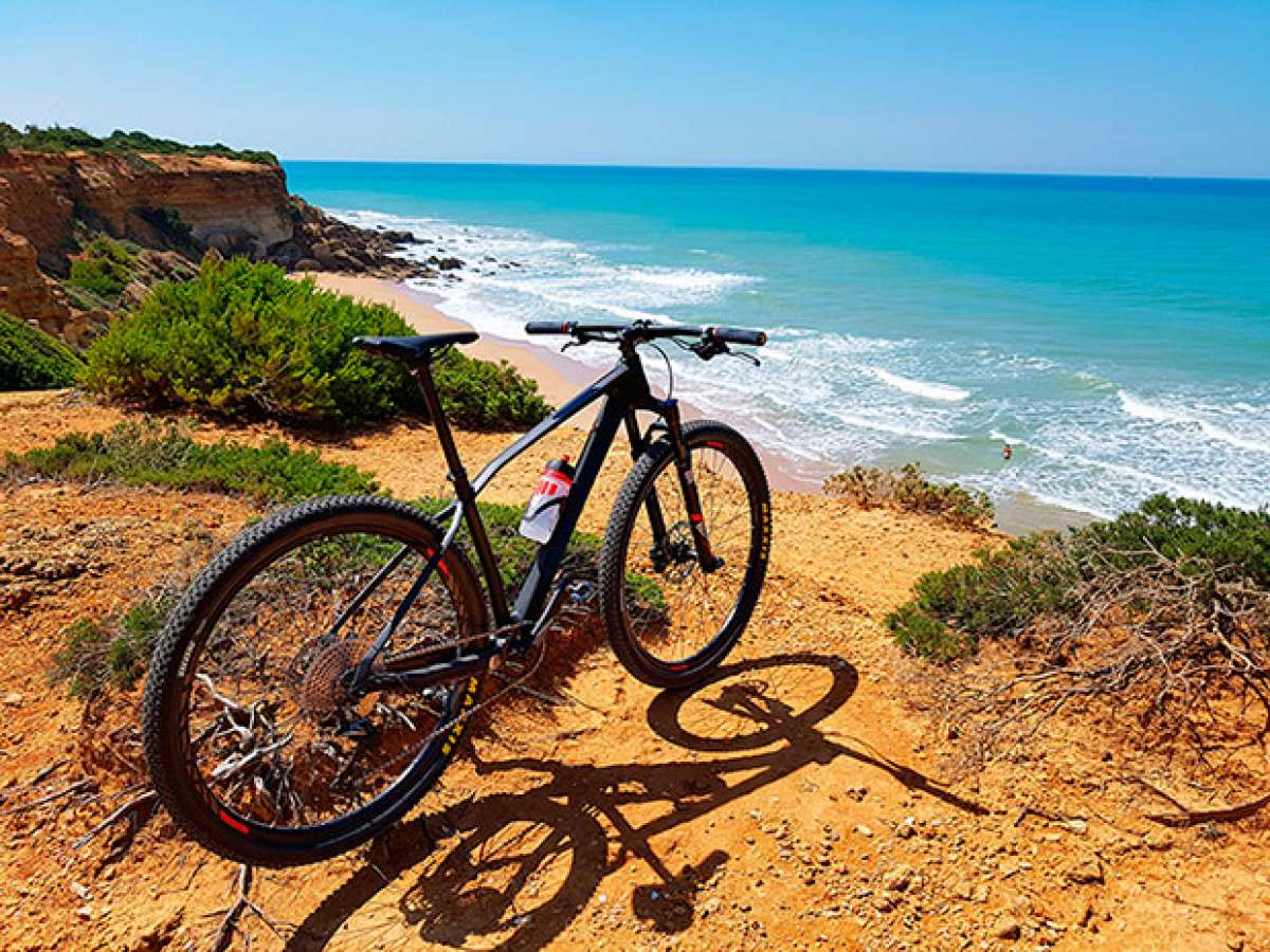 En TodoMountainBike: La foto del día en TodoMountainBike: 'Calas de Roche'