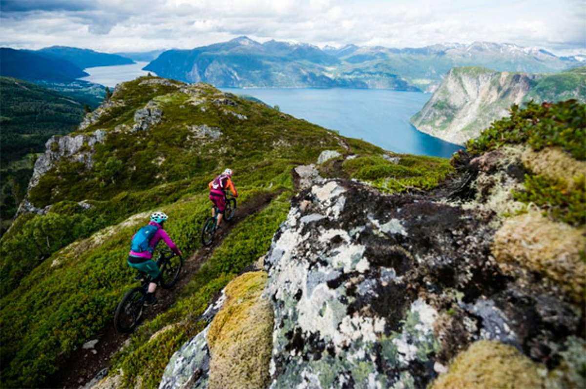 En TodoMountainBike: Chasing Trail: rodando con los corredores de SCOTT por los fiordos noruegos