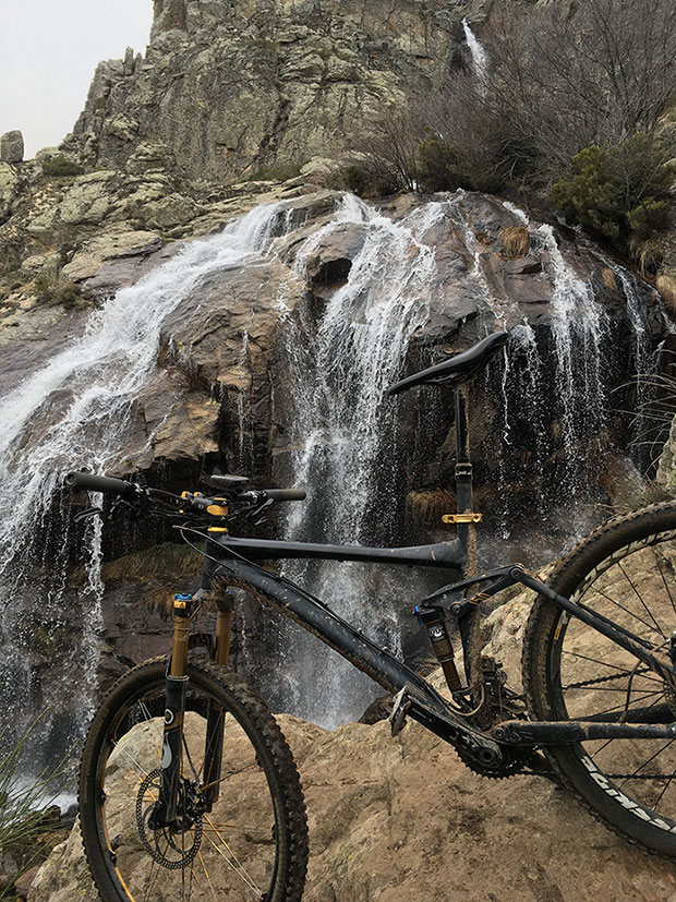 En TodoMountainBike: La foto del día en TodoMountainBike: 'Chorrera de los Litueros'