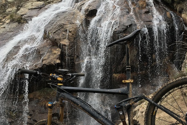 La foto del día en TodoMountainBike: "Chorrera de los Litueros"