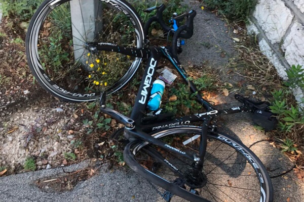 Chris Froome, atropellado por un conductor a la fuga mientras entrenaba