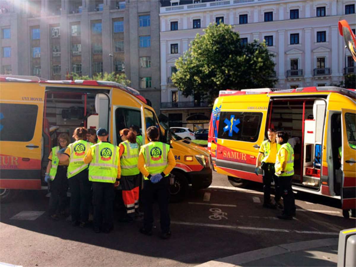 En TodoMountainBike: Un ciclista muerto al ser arrollado por un camión en el carril bici de la calle Alcalá de Madrid