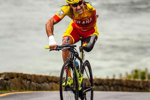 El ciclista paralímpico Juanjo Méndez, atropellado en Sant Fost (Barcelona) mientras entrenaba