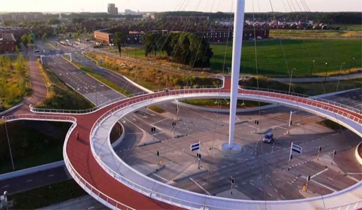 En TodoMountainBike: Así es la ciclo-rotonda de Eindhoven (Holanda), un espectacular paso elevado exclusivo para ciclistas