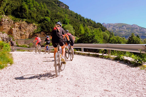 Cinco maneras de convertirse en un gilip****s sobre la bicicleta