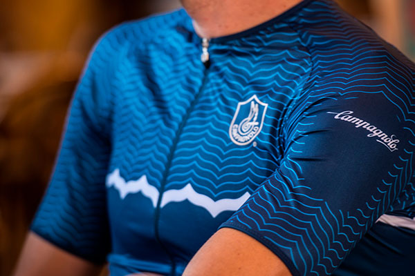 Campagnolo se adentra en el mundo textil lanzando una completa colección de ropa técnica para ciclistas