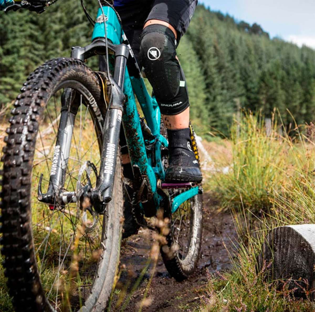 En TodoMountainBike: Endura MT500 Plus, los primeros cubrebotas pensados para los pedales de plataforma