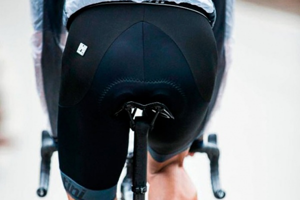 Santini Impact, el culotte con tejido más resistente que el acero para proteger a los ciclistas en las caídas