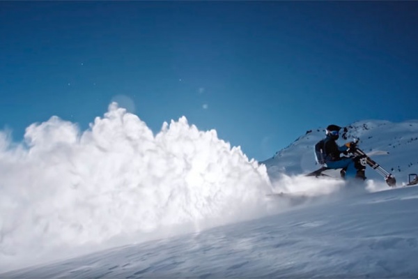 Freeride "supervitaminado" con Darren Berrecloth, una Snow Bike y nieve, mucha nieve