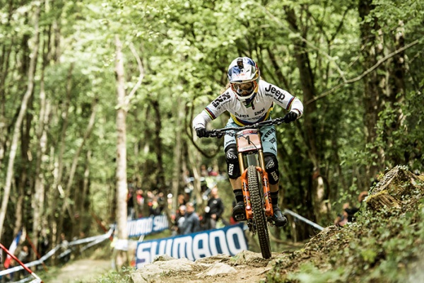 El descenso ganador de Rachel Atherton en la Copa del Mundo DHI 2017 de Lourdes