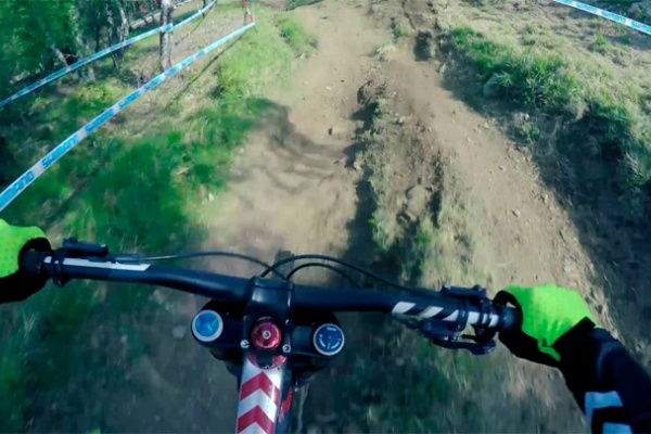 ¿Cómo bajan las 29er? El descenso de Luca Shaw en la Copa del Mundo DHI 2017 de Lourdes