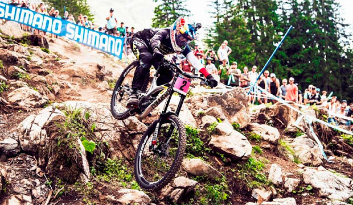 Los descensos ganadores de Greg Minnaar y Myriam Nicole en la Copa del Mundo DHI 2017 de Lenzerheide