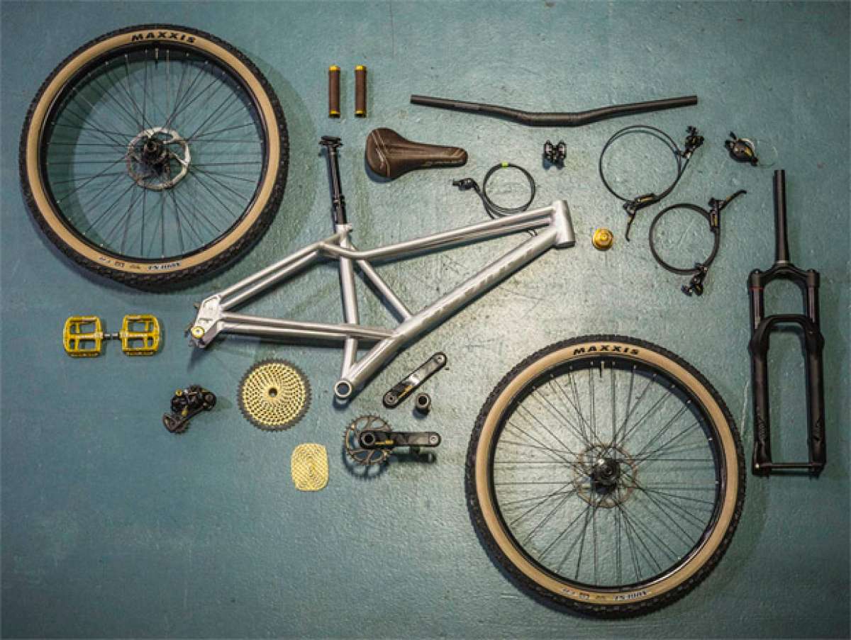 En TodoMountainBike: Así es la Devinci XYZ, una bicicleta del pasado reformulada con las tecnologías del presente