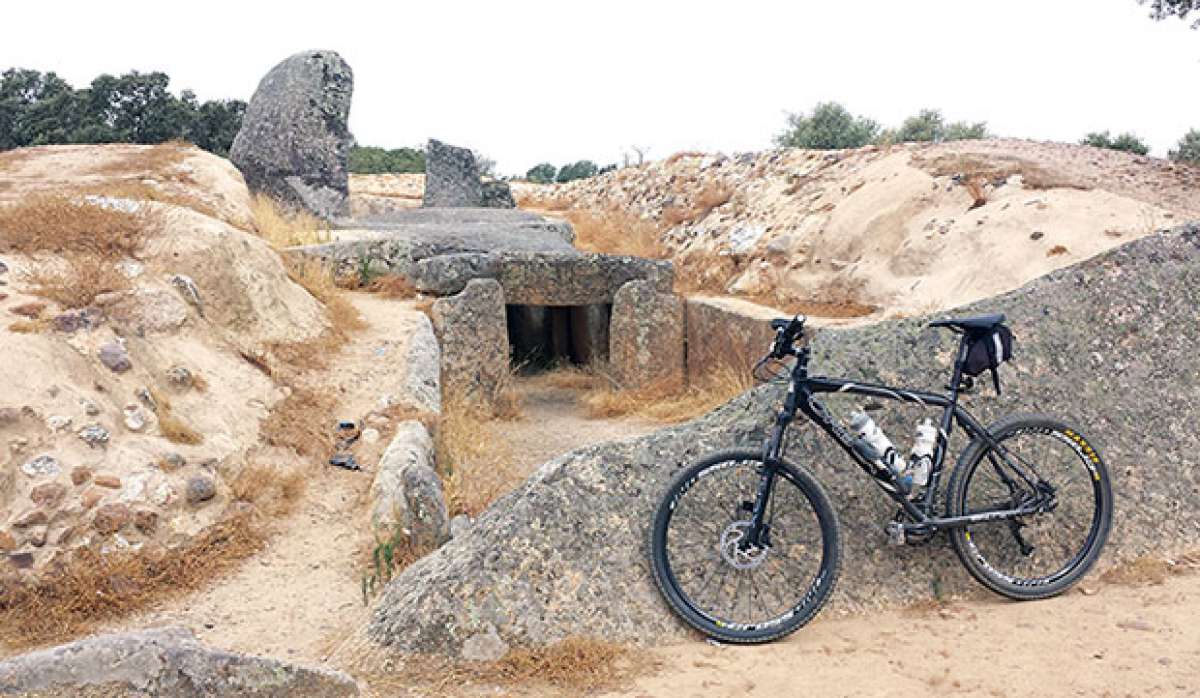 La foto del día en TodoMountainBike: "Dolmen de Lácara"