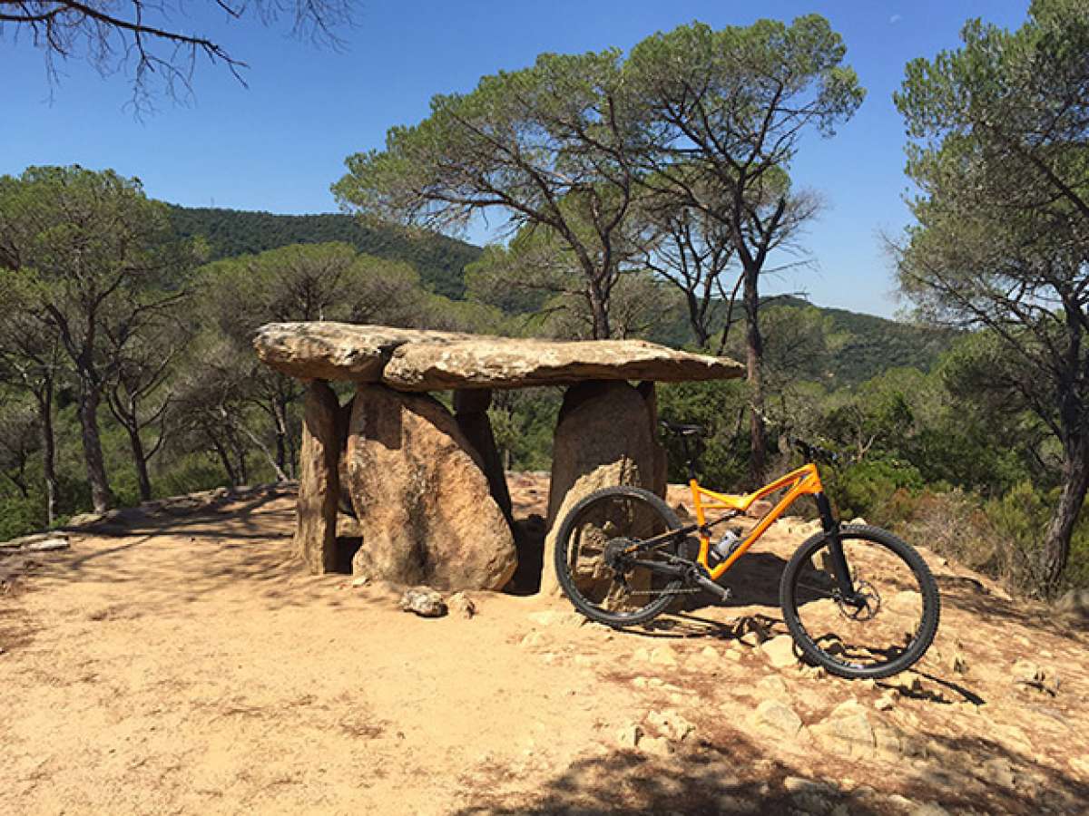 En TodoMountainBike: La foto del día en TodoMountainBike: '4.000 años nos contemplan'