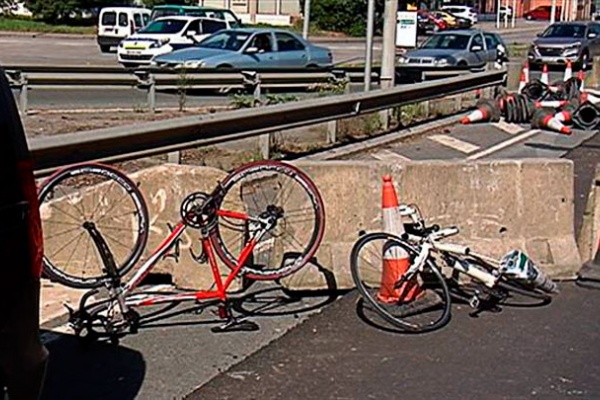 Dos ciclistas arrollados en Iurreta (Bizkaia) por un conductor drogado