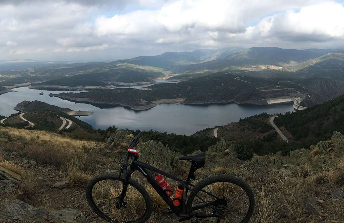 En TodoMountainBike: La foto del día en TodoMountainBike: 'Embalse de El Atazar'