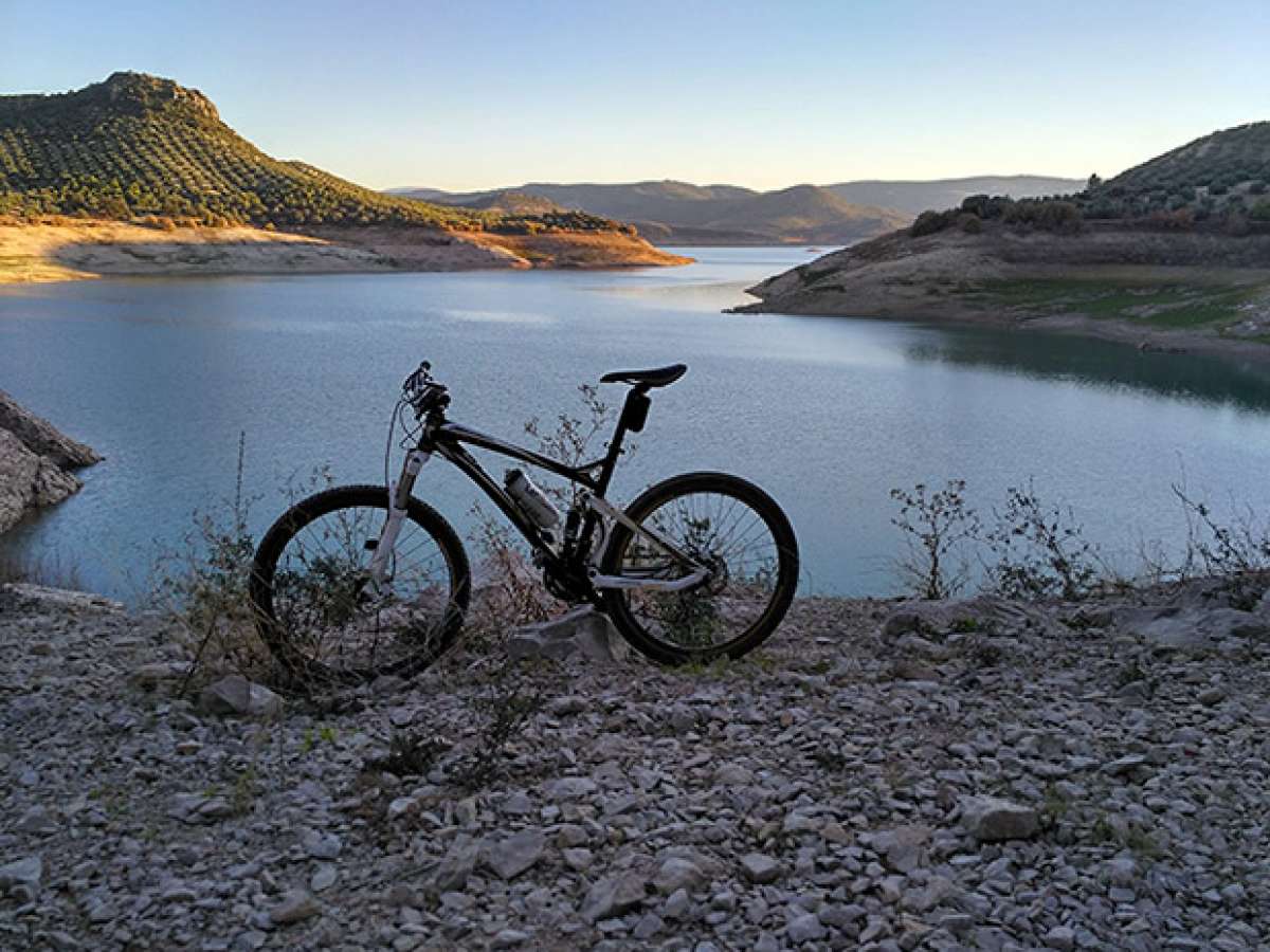 En TodoMountainBike: La foto del día en TodoMountainBike: 'Pantano de Iznájar'