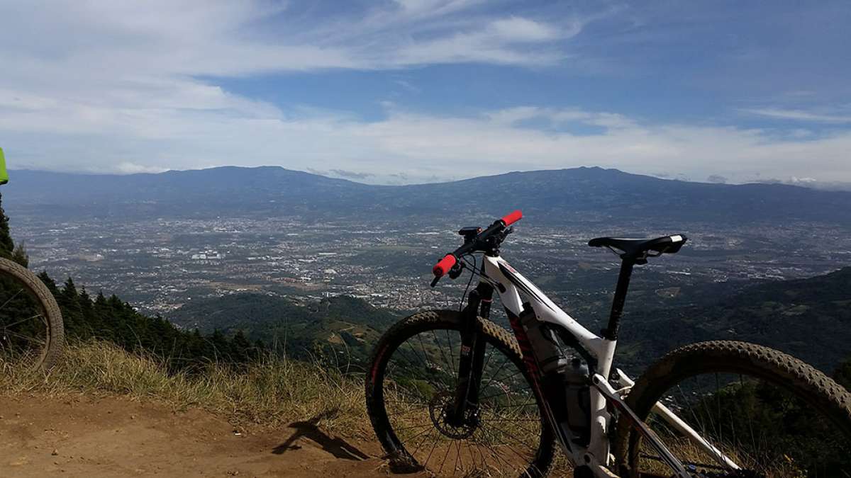 La foto del día en TodoMountainBike: "Eólicas de Santa Ana"