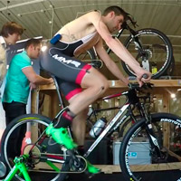 Así se hacen un estudio biomecánico los corredores del MMR Factory Racing Team