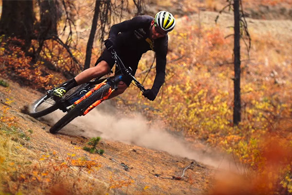 Evan Guthrie, dos bicicletas, y el medidor de potencia Race Face Cinch